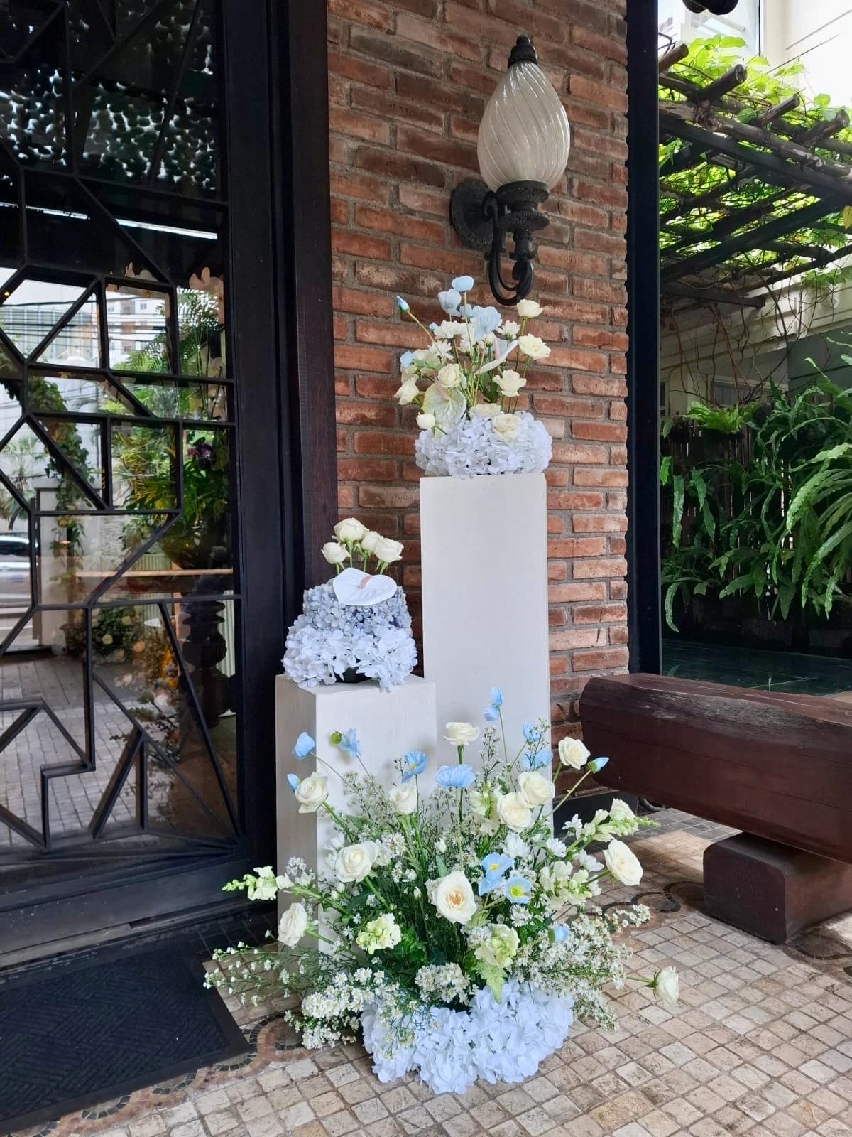 Dekorasi Flower Decoration - b3d3bc34-57a5-406e-aff4-e67e3aa947c6.webp