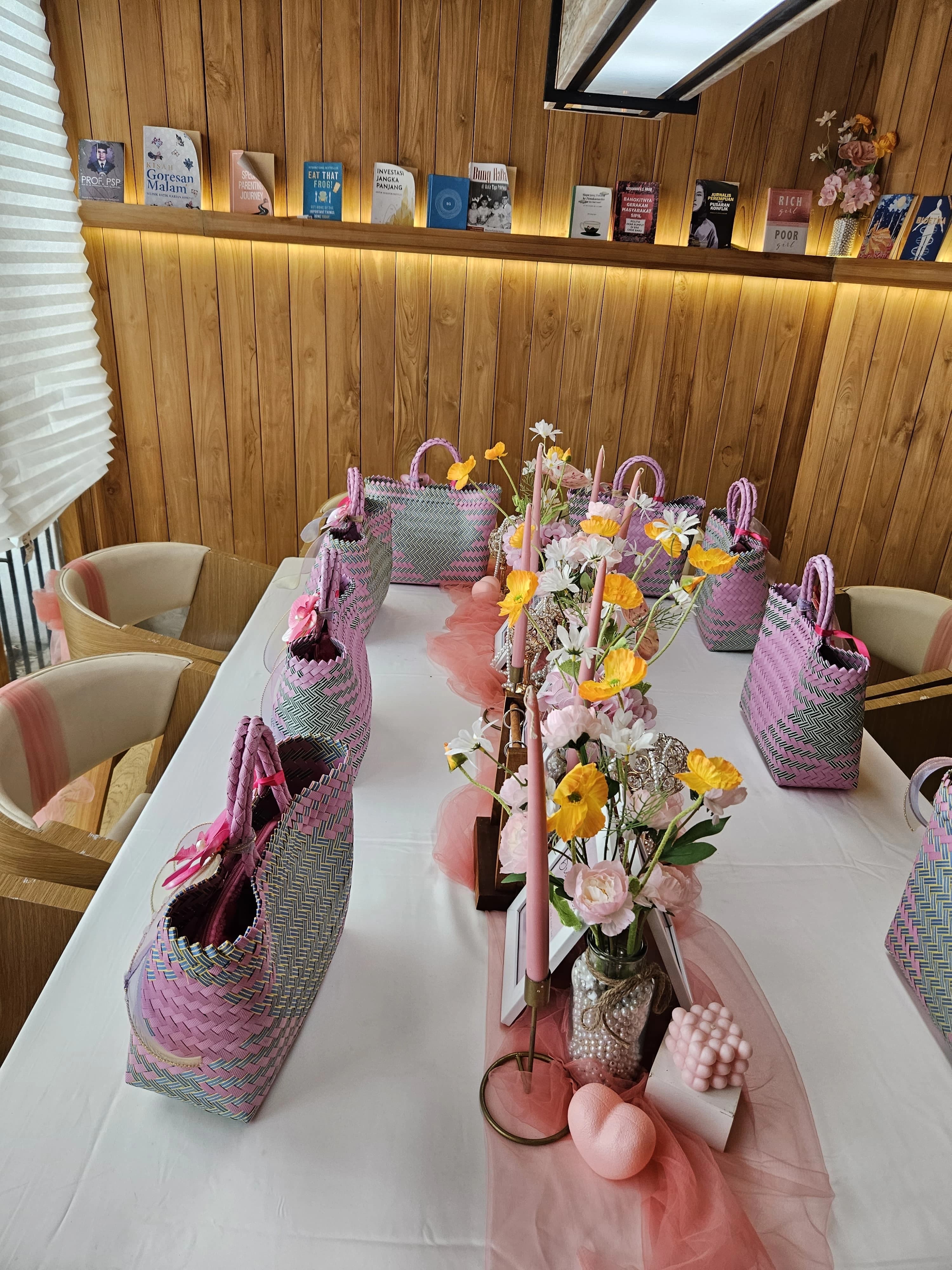 Dekorasi Table Decoration - 48bdbdfb-d1d8-451b-8ab0-9ac6a025b6a3.webp