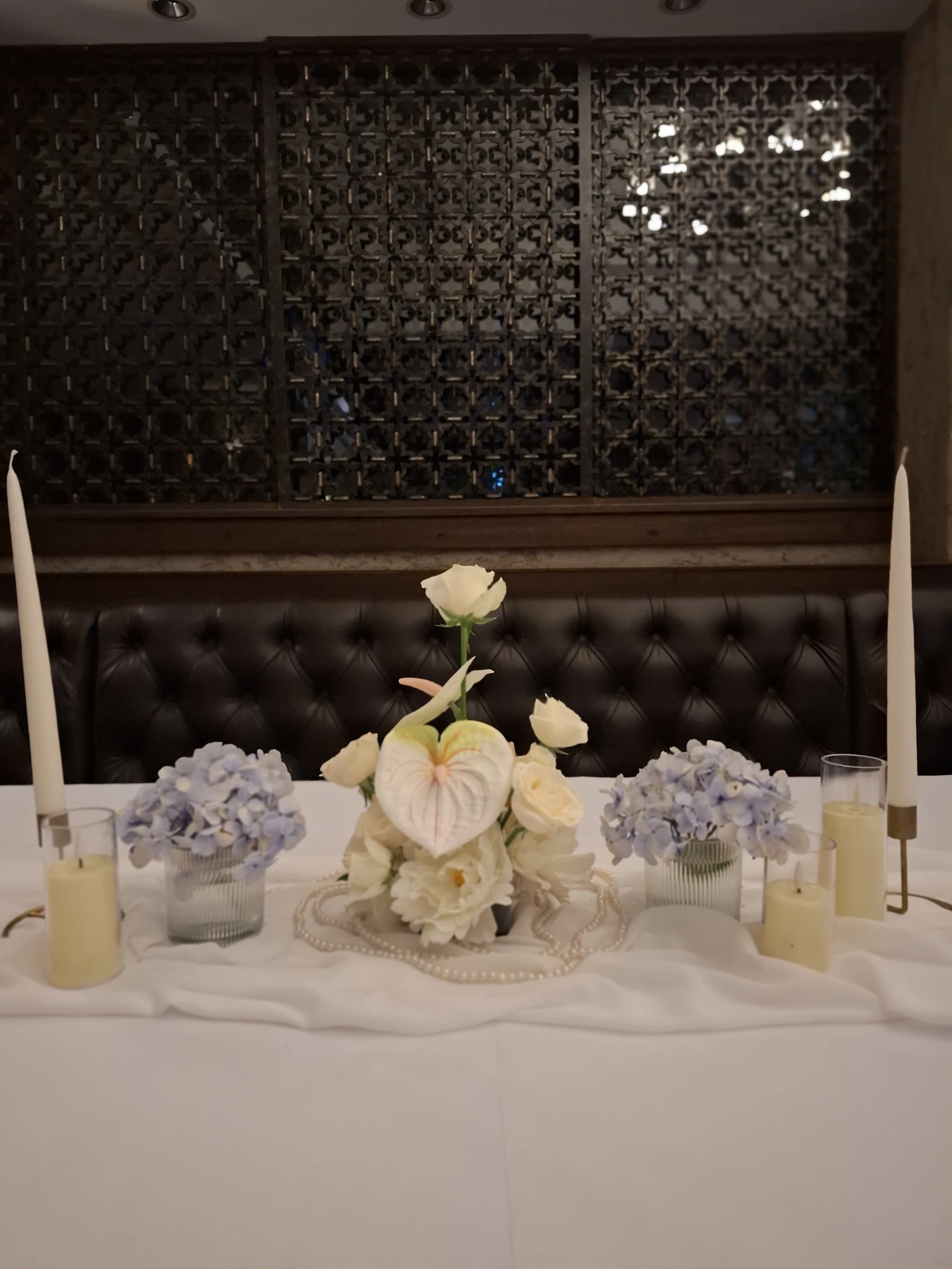 Dekorasi Table Decoration - 7c7ee3e8-9b1b-483d-b897-bf4ce938d048.webp