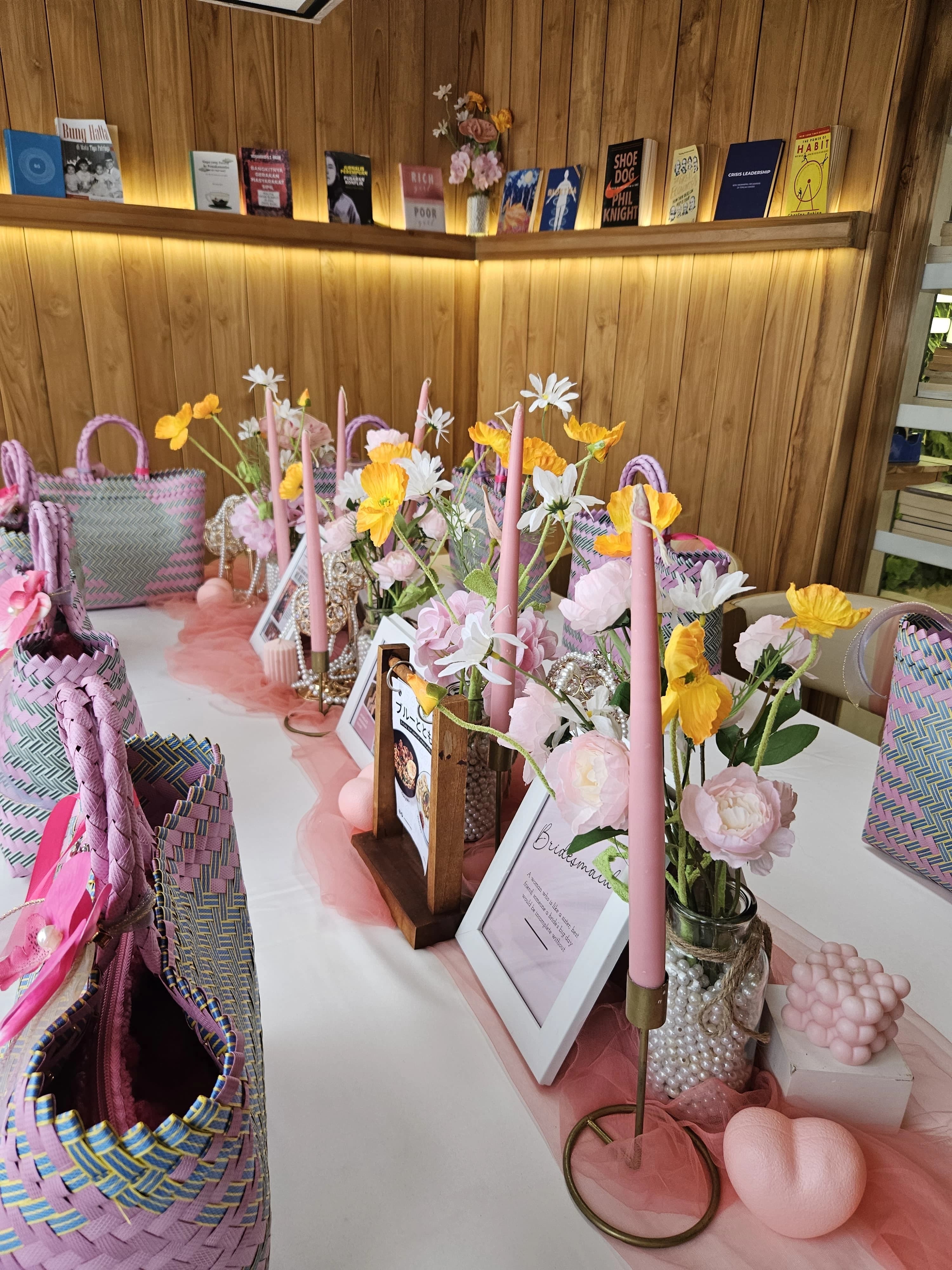 Dekorasi Table Decoration - ea2a9208-8923-43f5-9a7b-49c03159beee.webp